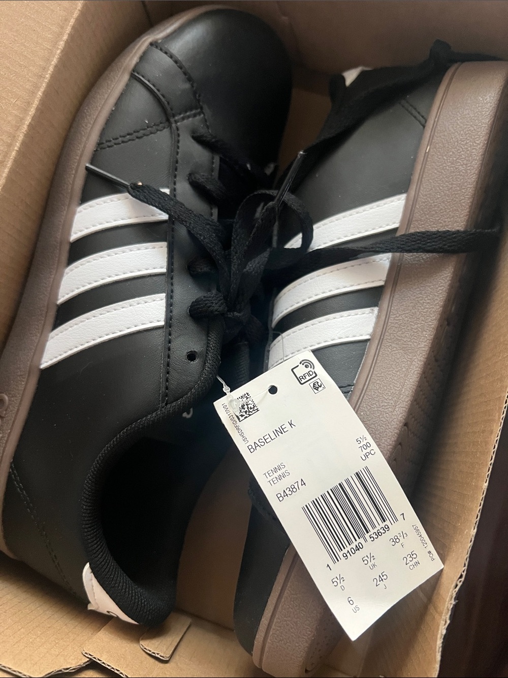 Adidas Baseline Kids size 6